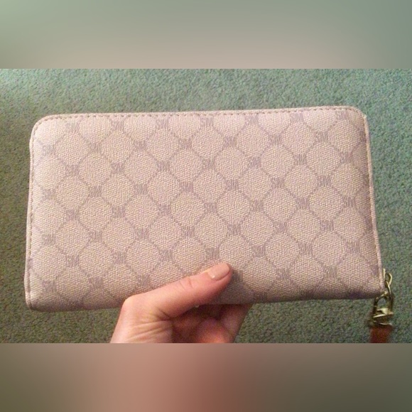 Steve Madden Wristlet - Picture 2 of 7